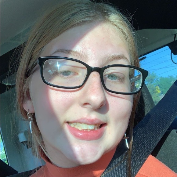 Meet your Posher, Olivia - Picture 1 of 1